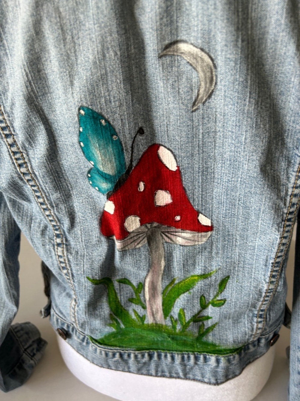 LEVI’S VINTAGE CROPPED DISTRESSED LIGHT BLUE TRUCKER JACKET SIZE SMALL - Picture 3 of 11